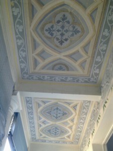 Plafond de loggia dans un immeuble époque victorienne (terminé, dans le contexte)  